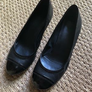 Cole Han Black Leather Cap Toe Flats w/ 1.5” Wedge Dress Shoes Women’s 8 B